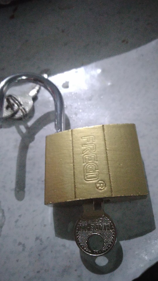 Gembok Besi Kuning Pres Leher Pendek 20-25-32-38 Mm Freed Security Lock