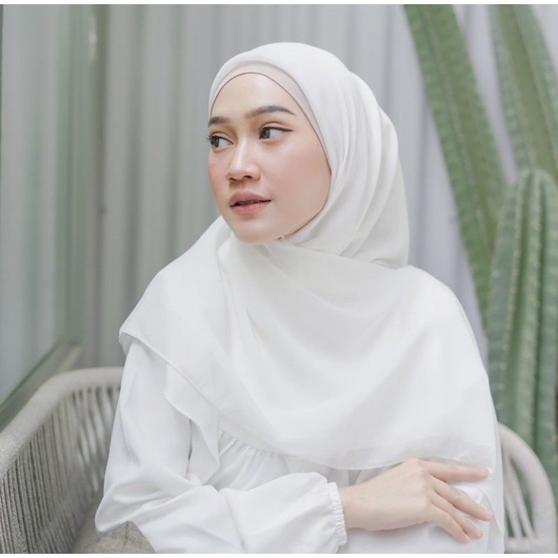 KERUDUNG SEGI EMPAT BELLA SQUARE , HIJAB