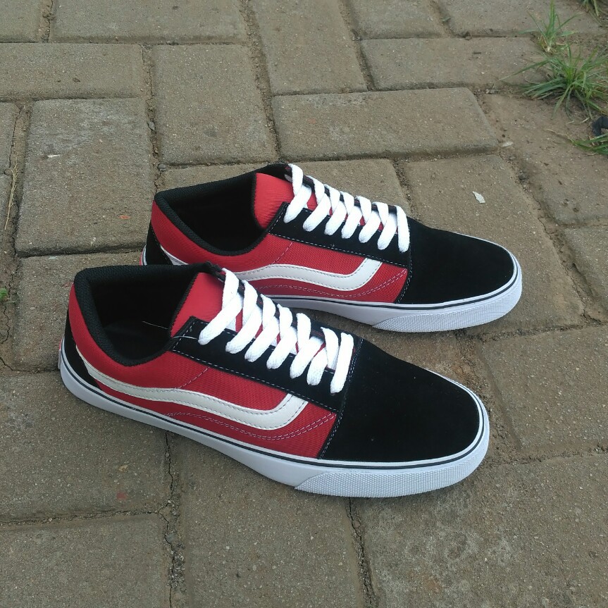 SEPATU VANS OLD SKOOL BLACK RED