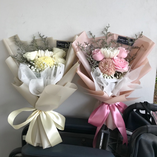 Small Bouquet bunga  wisuda  bunga  graduation buket 