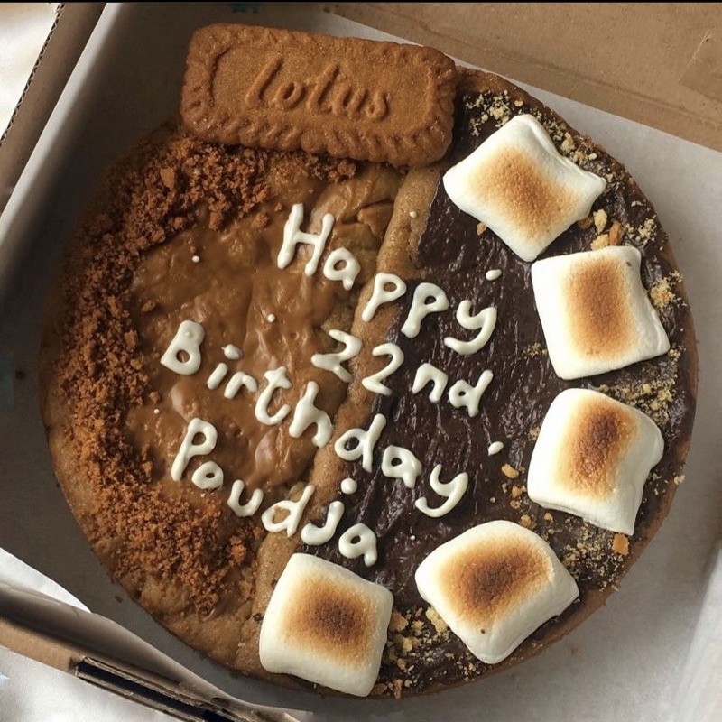 

GIANT COOKIE CAKE @thecookieclub.id