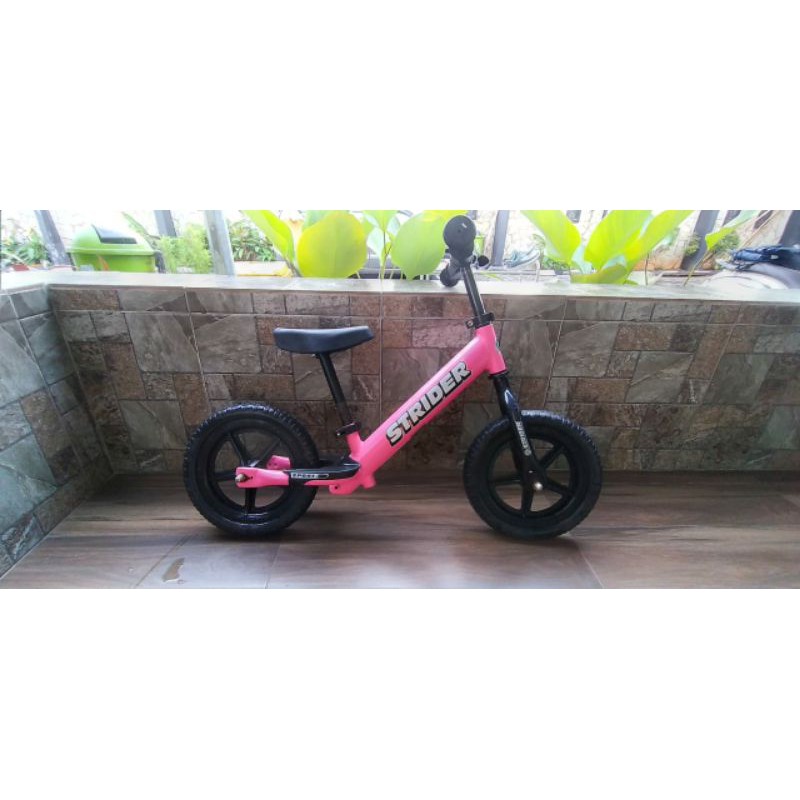 Strider balance bike (preloved)