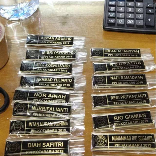 

Name tag-nama dada kuningan-bisa di pesan