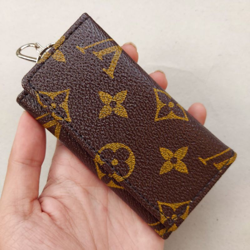 Dompet STNK dan Gantungan Kunci Motif Mono Coklat Import