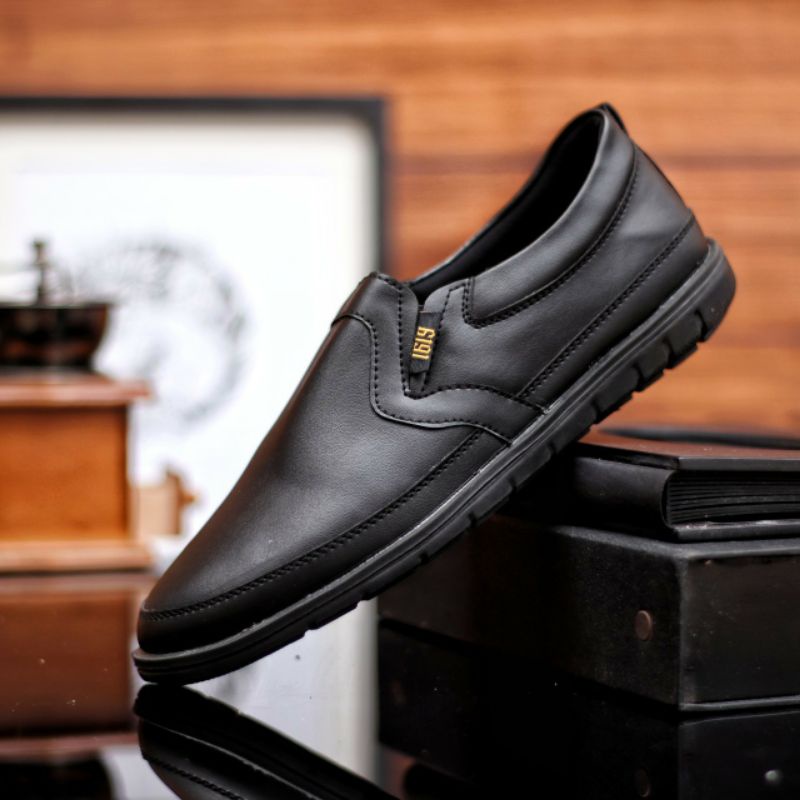 Sepatu Slip On Pria Spatu Casual Cowok Slop Kerja Kekinian Keren Pantofel Semi Formal Tanpa Tali Hitam Murah