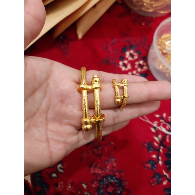 Perhiasan Gelang & Cincin Tinju Pasir Lapis Emas.