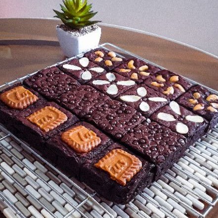 

SHINY CRUST FUDGY BROWNIES 20*20cm 800gr