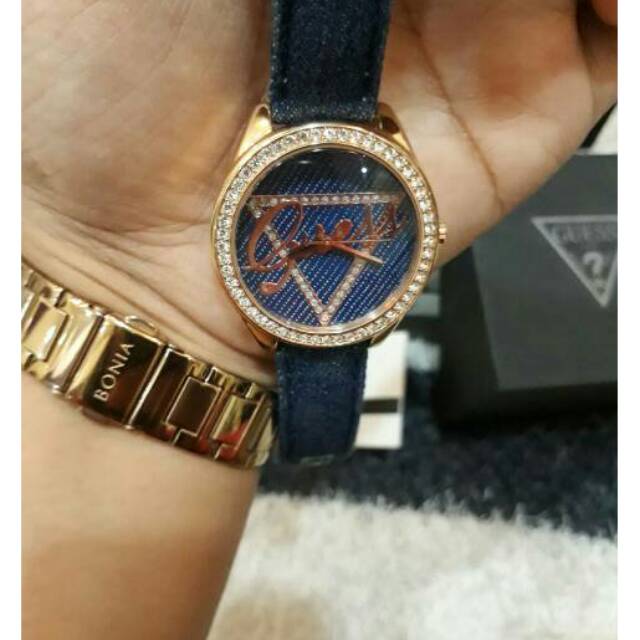 Masih garansi. Jam tangan Guess W0456L6