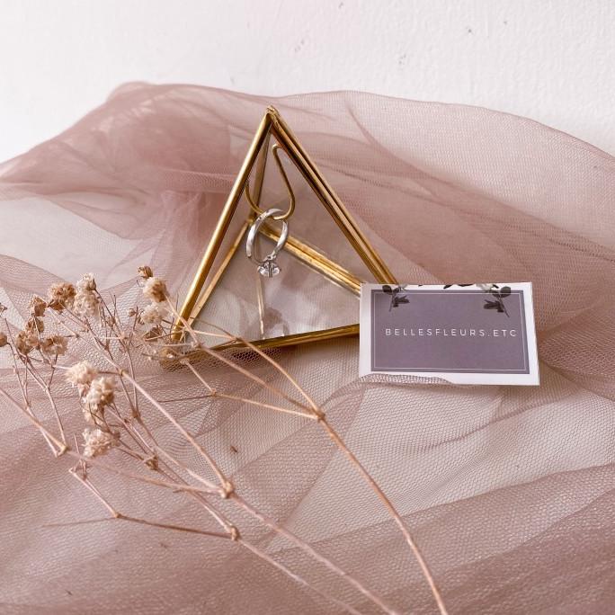 

AKSESORIS PERNIKAHAN TRIANGLE RING BOX TERRARIUM GOLD NORDIC BRASS/ BOX TEMPAT CINCIN EMAS PERLENGKAPAN PESTA CRAFT