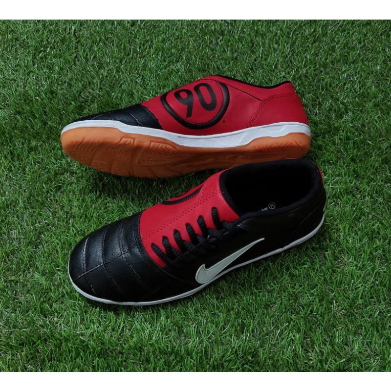 Sepatu futsal KULIT T90. SEPATU FUTSAL KULIT
