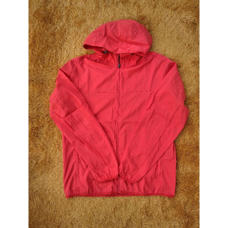 jaket uniqlo running second preloved