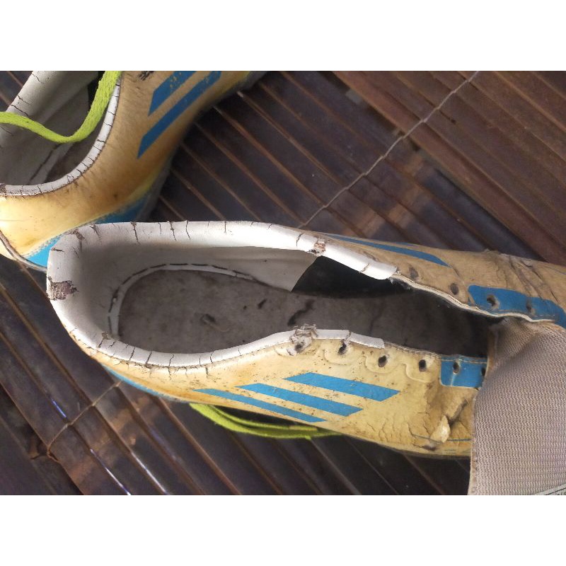 sepatu futsal adidas adzero bekas /sepatu bekas/ sepatu futs