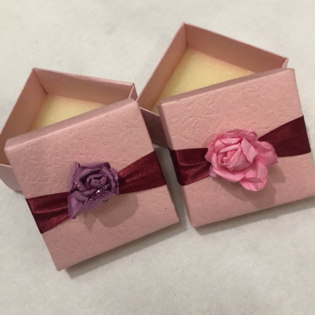 

Box kertas hadiah kecil untuk perhisan 6x6cm