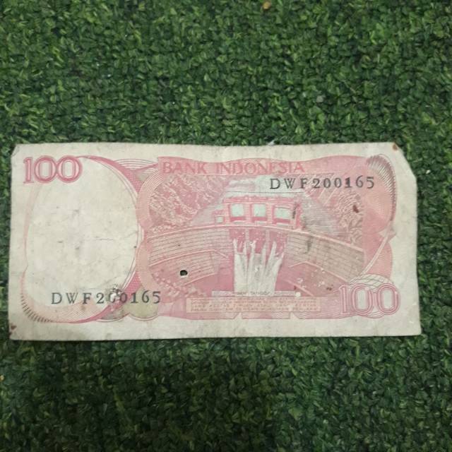 Koleksi Uang Kertas Kuno Pecahan 100 Rupiah Asli Langka