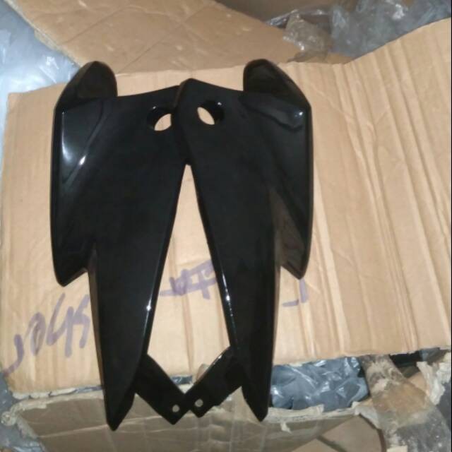 Cover kuping lampu honda mega pro new