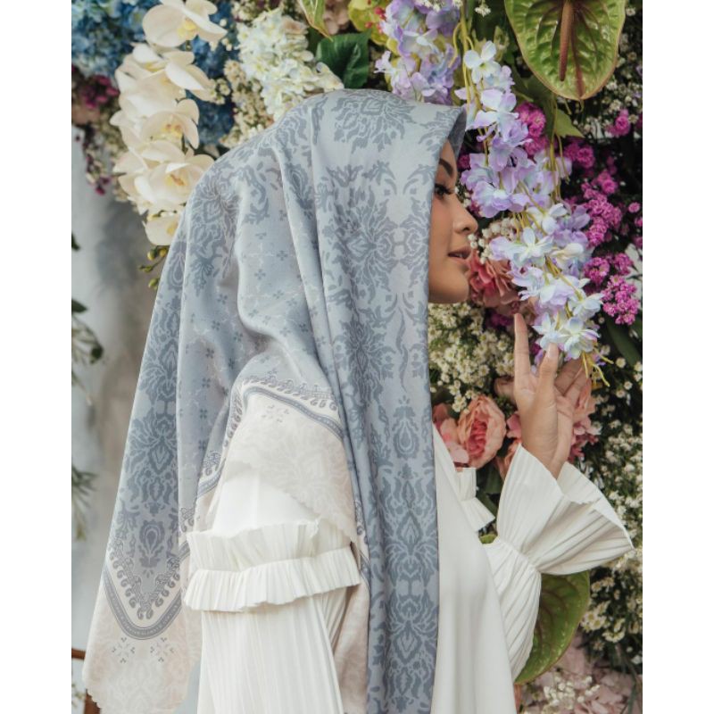 Anggrek Scarf Wearing Klamby