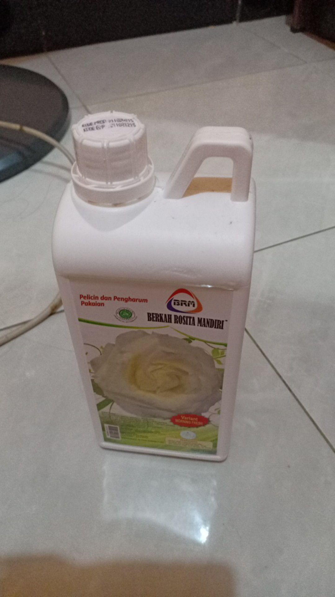 Pelicin Dan Pengharum Pewangi Pelembut Pakaian Baju Laundry Brm Jerigen 1 Liter