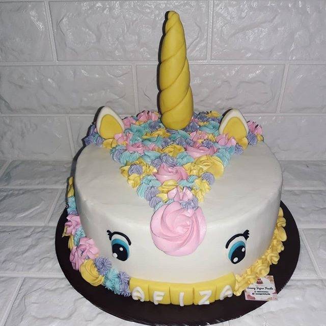 

Kue ulang tahun unicorn pakai nama balok