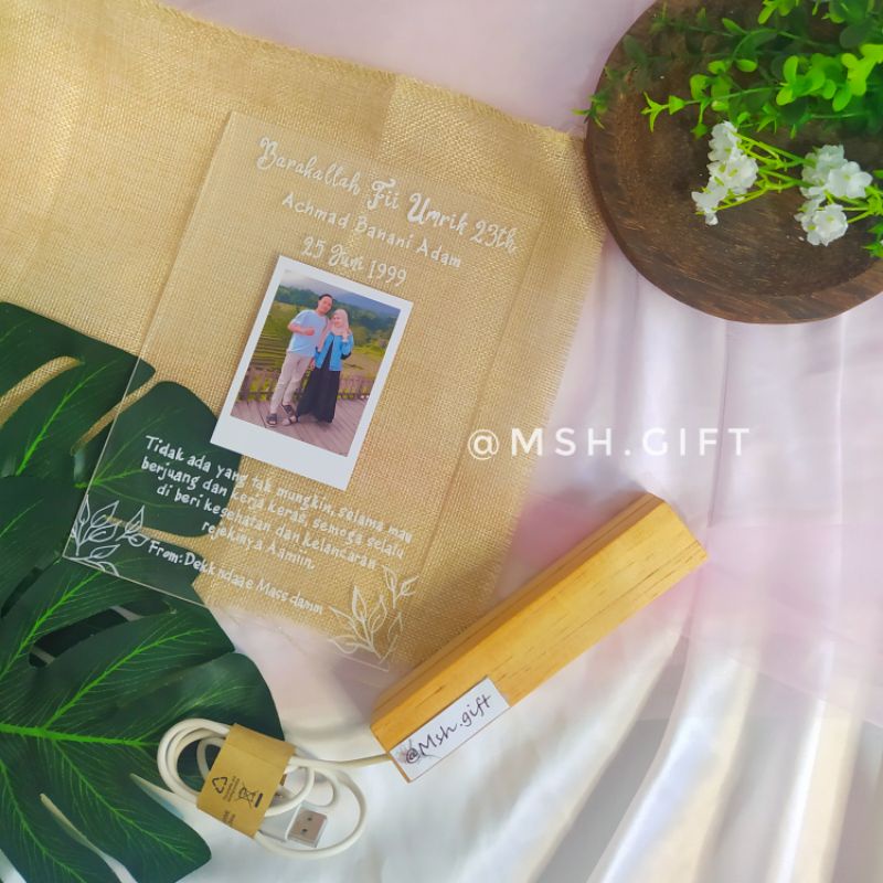 Akrilik Custom Gift led / Kado Akrilik / Kado Akrilik Custom / Kado Wisuda / Kado Wedding / Kado Bab
