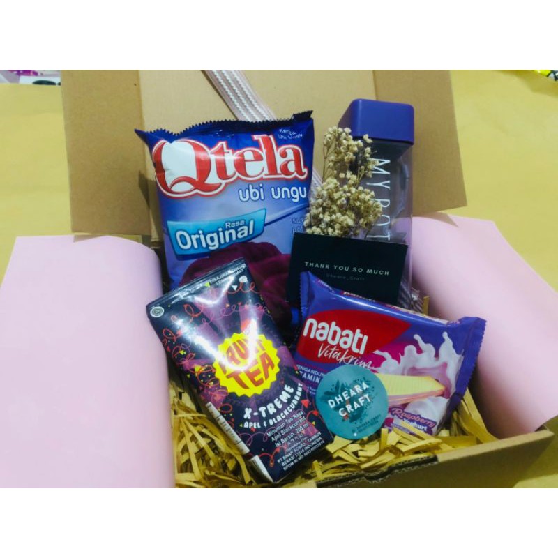 

Hampers snack box premium