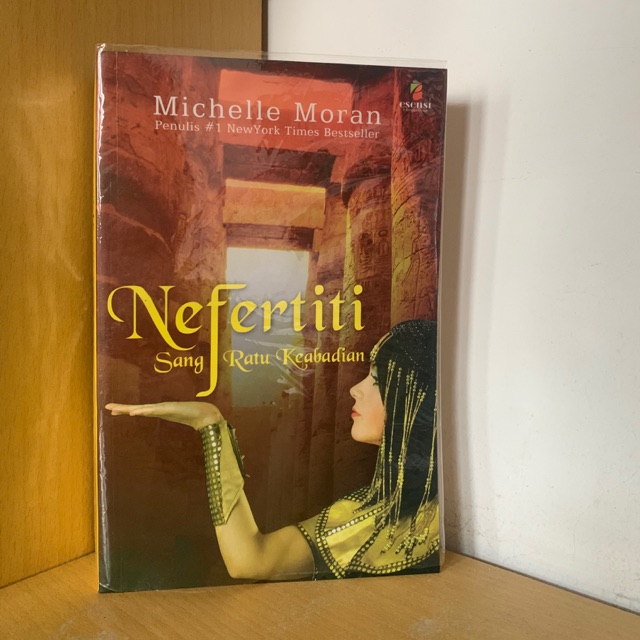 Nefertiti Sang Ratu Keabadian by Michelle Moran PRELOVED Novel