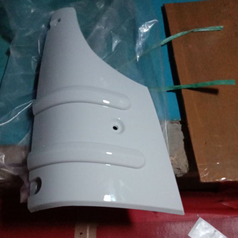 pipi samping isuzu elf