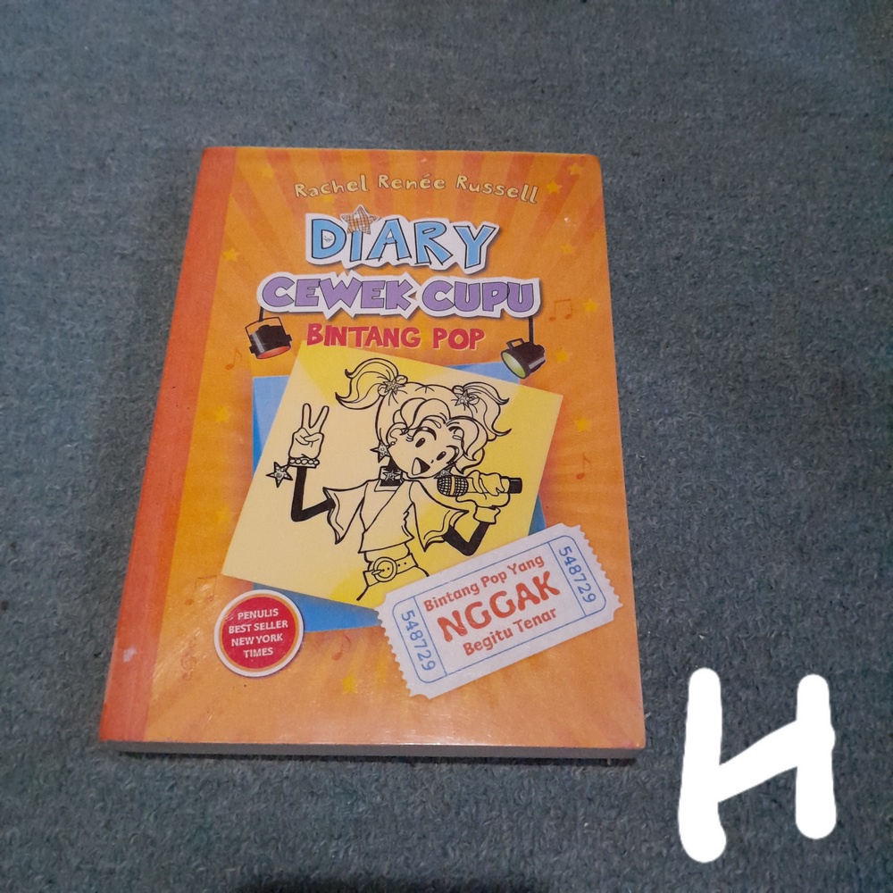 「PRELOVED」 Novel Diary Cewek Cupu 3 : Bintang Pop Yang Nggak Begitu Tenar