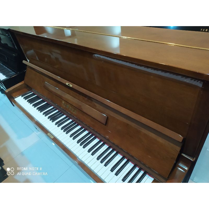 piano Yamaha U1 coklat