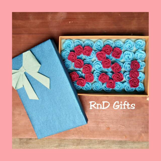 

Buket Bunga Box/ Bunga Box/ Hadiah wisuda/Hadiah sidang/Hadiah anniversary/Hadiah Ulang tahun