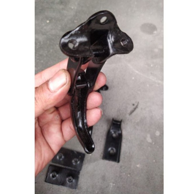 Kunci Frame Kaca Jeep Willys  Lacth Winsield Jeep Willys Spare Part Jeep