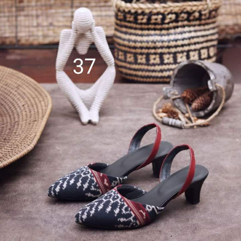 HEELS 4 CM, SEPATU TENUN NTT, SEPATU ETNIK, HEELS ETNIK, HEELS TENUN NTT, SEPATU PESTA