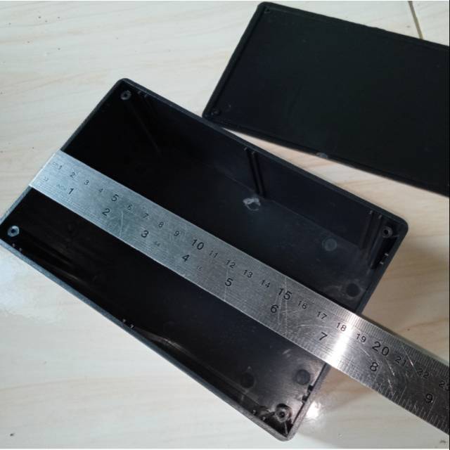 BOX PLASTIK HITAM BESAR F6 PANJANG 18 CM