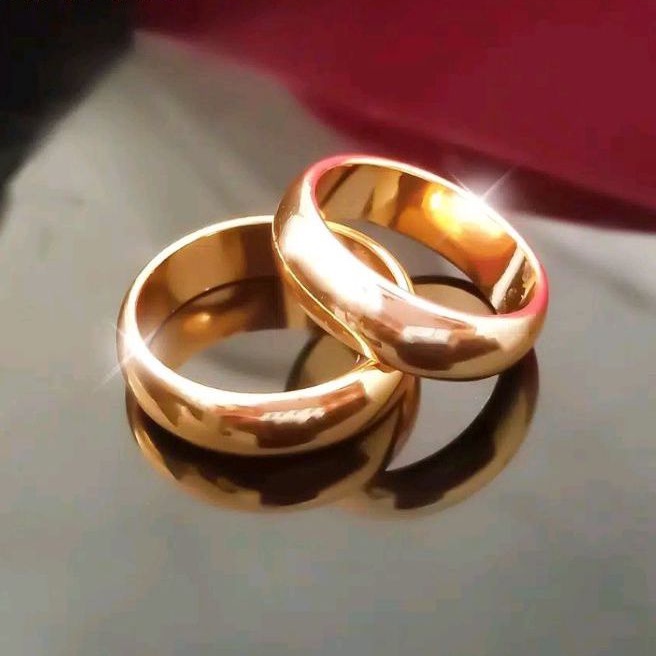 Cincin Couple Titanium Anti Karat Warna Emas Anti Luntur Untuk Hadiah Pasangan Tunangan Lamaran Ikatan Cinta Wanita laki laki Selamanya