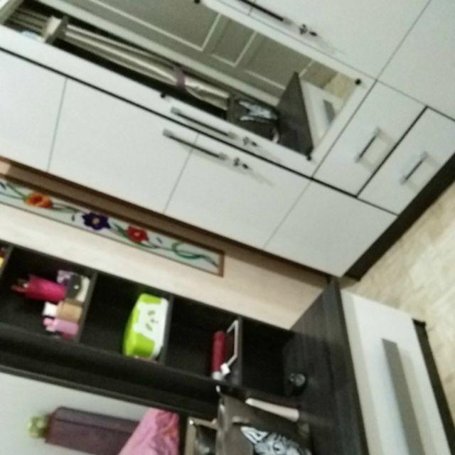 Lemari Pakaian 3 Pintu Laci Dan Meja Rias (paket )