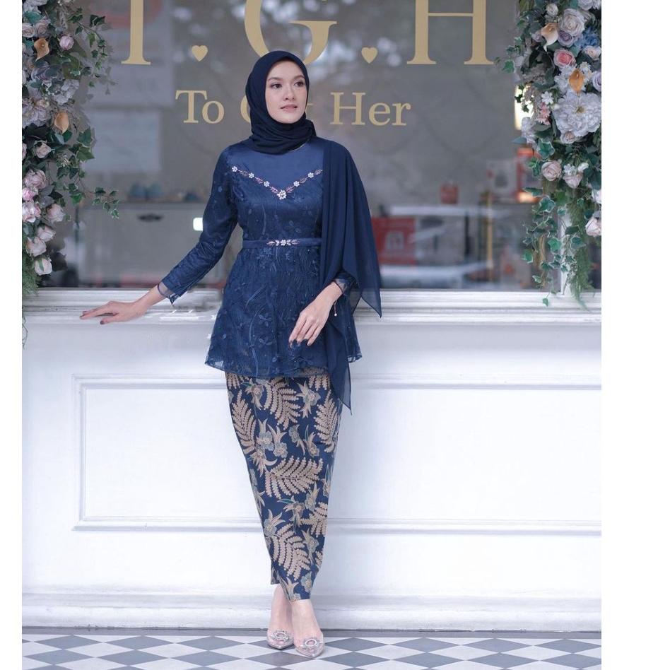 NAD.25Au22ᴵ ‣ Set Kebaya Couple Kebaya Alyra Warna Navy Kebaya Brukat Wisuda Tunangan Kekinian