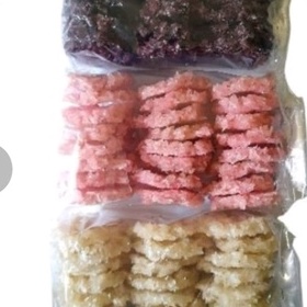 

rengginan mentah trasi , bawang , ketan hitam