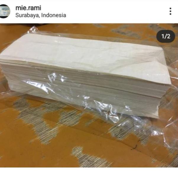 

【ORI】 Kulit Samosa 8x28cm 1kg ( Isi Kurang Lebih 75 Lembar) terbaru