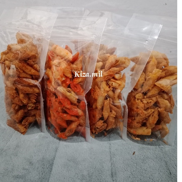 

Lumring / Lumpia Kering Cemilan Terlaris Makanan Ringan Banyak Rasa Enak Gurih Renyah Jajanan Murah