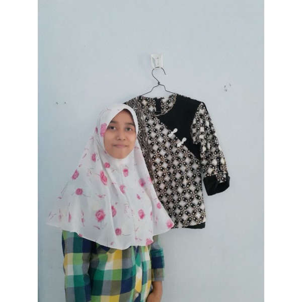 hem wanita batik