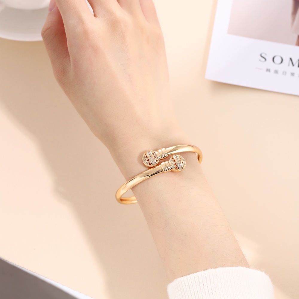D.G.C  Gelang Tangan Bracelet Bangle Lapis Emas Cooper Alloy D563