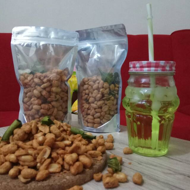 

Kacang Thailand Premium Varian Pedas ukuran 100gram