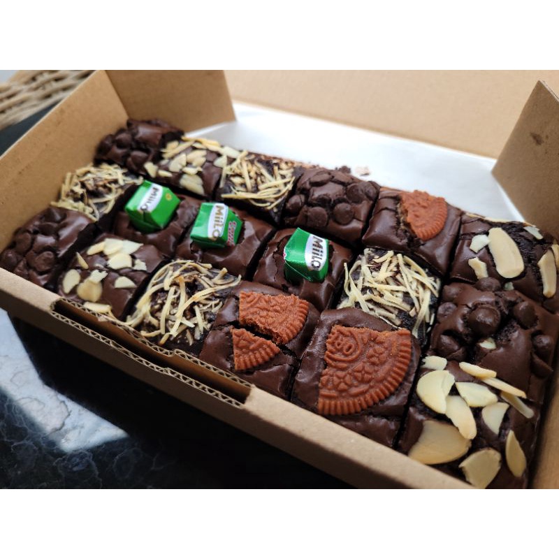 

Brownies Fudgy Crust Size 20x10 Isi 18 Potong Mix Topping