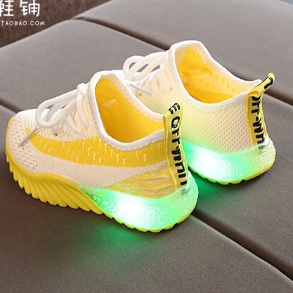 Sepatu Sport Anak Flash Led / Yezy Flash