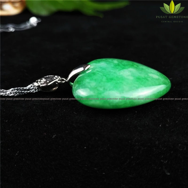 Kalung Giok Cina Green Jade Berbentuk Hati Liontin Kalung Manik-manik Pesona Perhiasan Fashion Aksesoris Ukiran Tangan Pria Hadiah