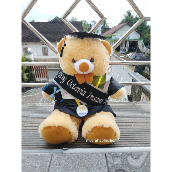 Boneka Wisuda Jumbo 75cm untuk Hadiah Wisuda free Selempang Nama Bordir