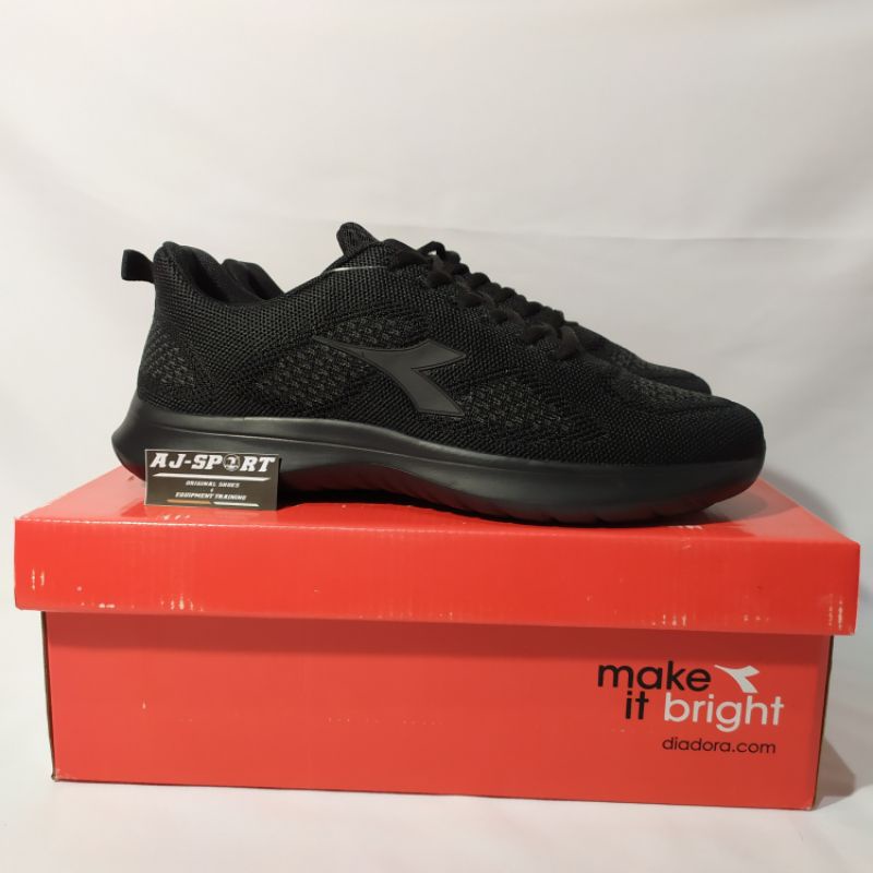 SALE Diadora Juro Full Black