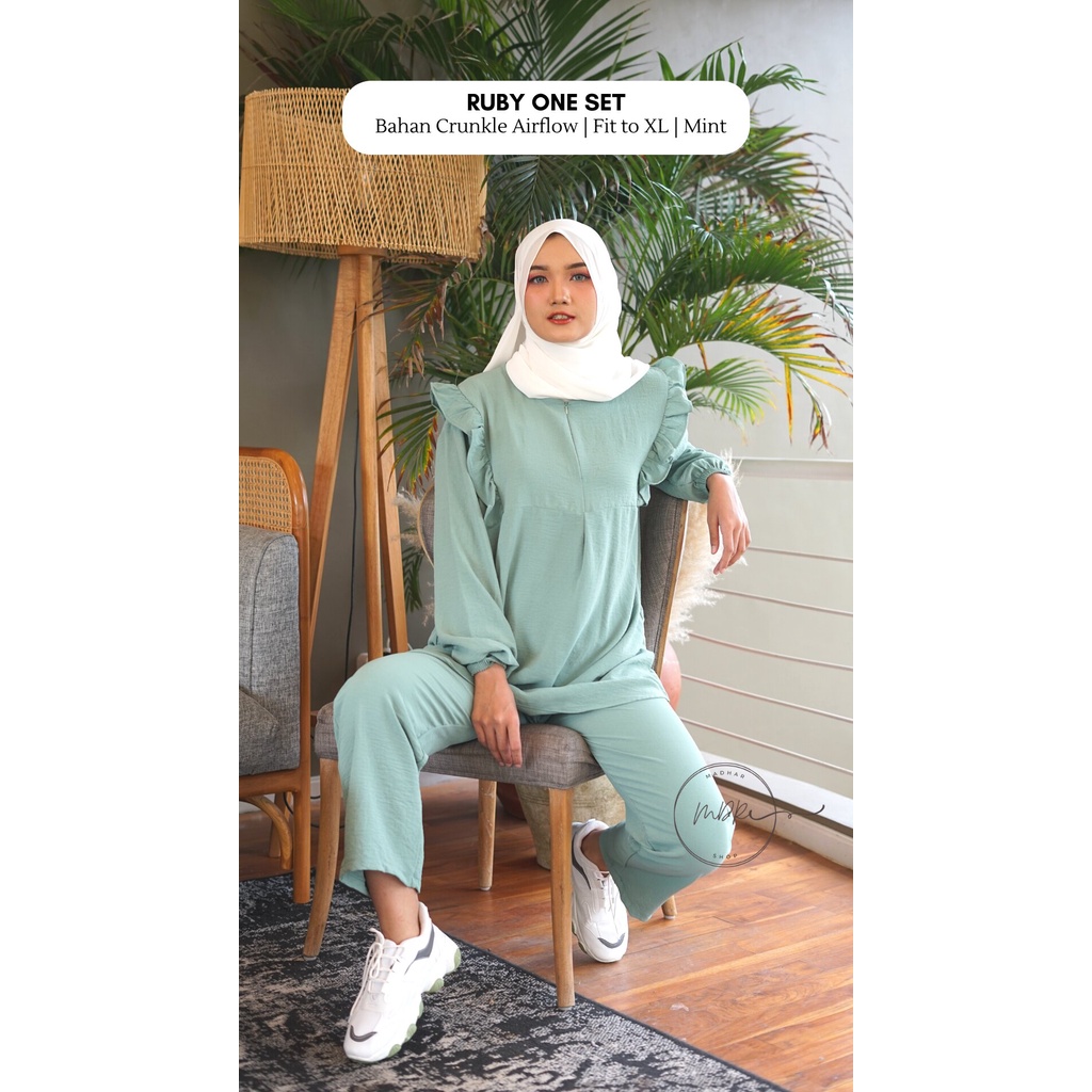 RUBY ONE SET - Setelan Blouse + Celana 2in1 Bahan Crinkle Airflow Premium Polos Size XL Ld 120 Oversize - Stelan Wanita Remaja Muslim Busui Jumbo Simple Kekinian Baju Outfit OOTD Fashion Muslim Cewek Viral - Setcel Atasan dan Bawahan Model Terbaru 2022