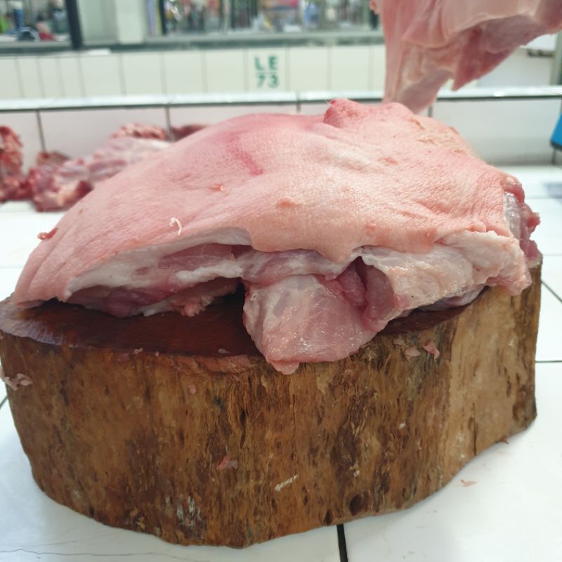 

Leher Babi Segar Fresh Pork Collar Neck
