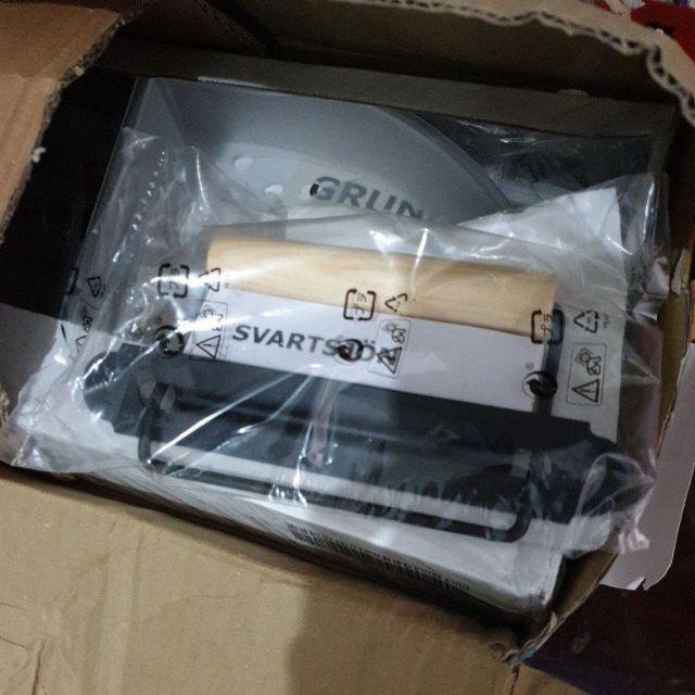 Svartsjon Tempat Tisu Toilet, Hitam