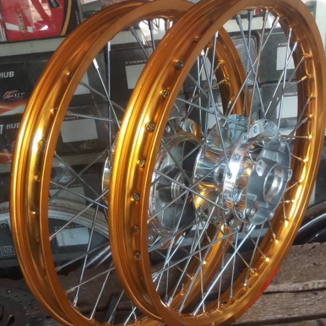 Peleknya motor vixion old new jupiter mx ukuran 17